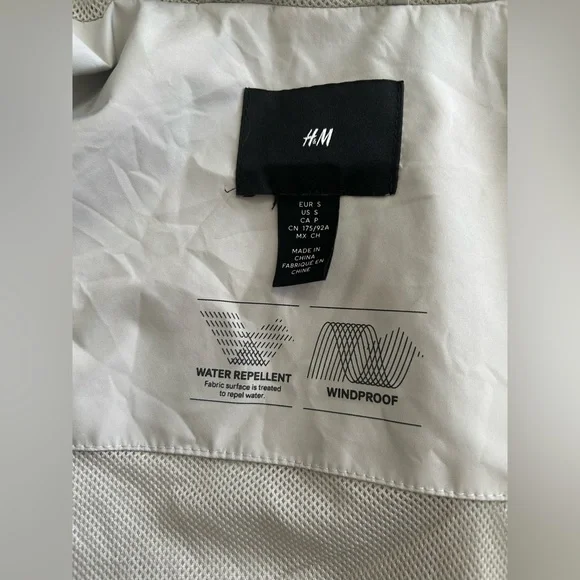 H&M Water Repellent and Windproof Jacket - size Small - Picture 10 of 10